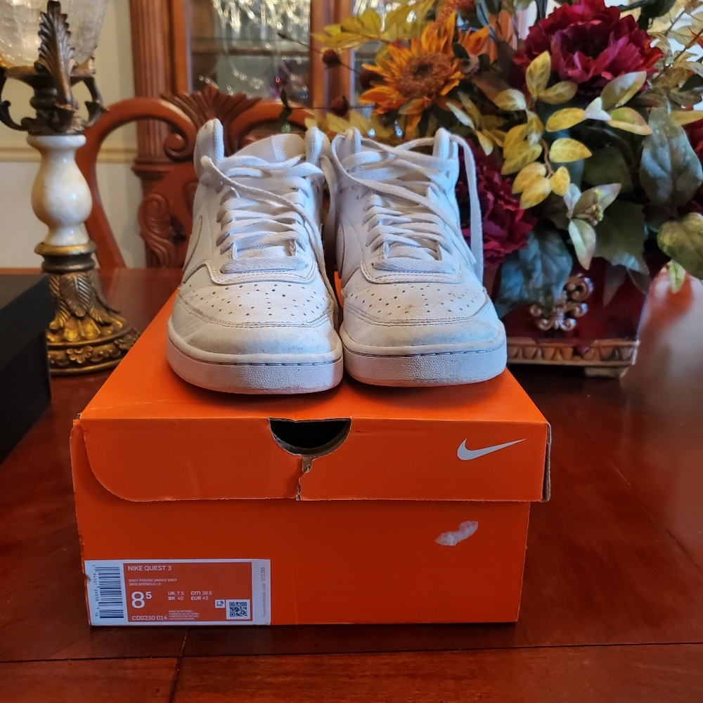 Nike quest 3 sneakers